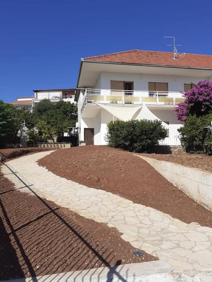 Apartman Simac Okrug Gornji Trogir Eksteriør billede