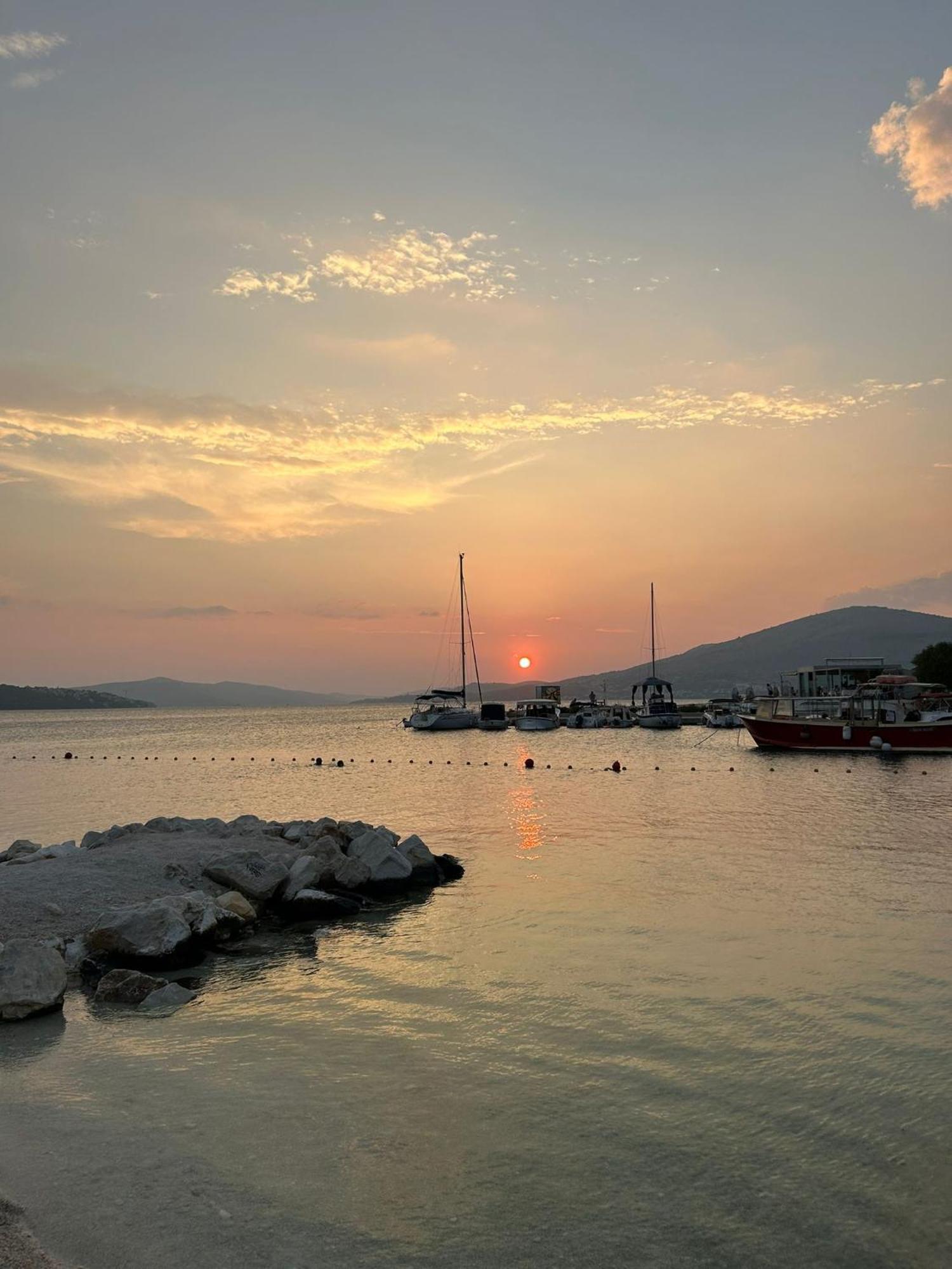 Apartman Simac Okrug Gornji Trogir Eksteriør billede